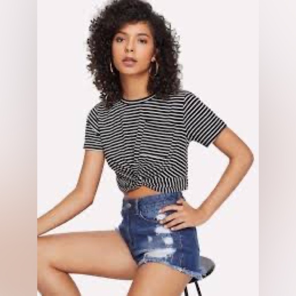 New Boutique Women’s Striped Crop T-Shirt Twist Knot Front Pocket Short Sleeve